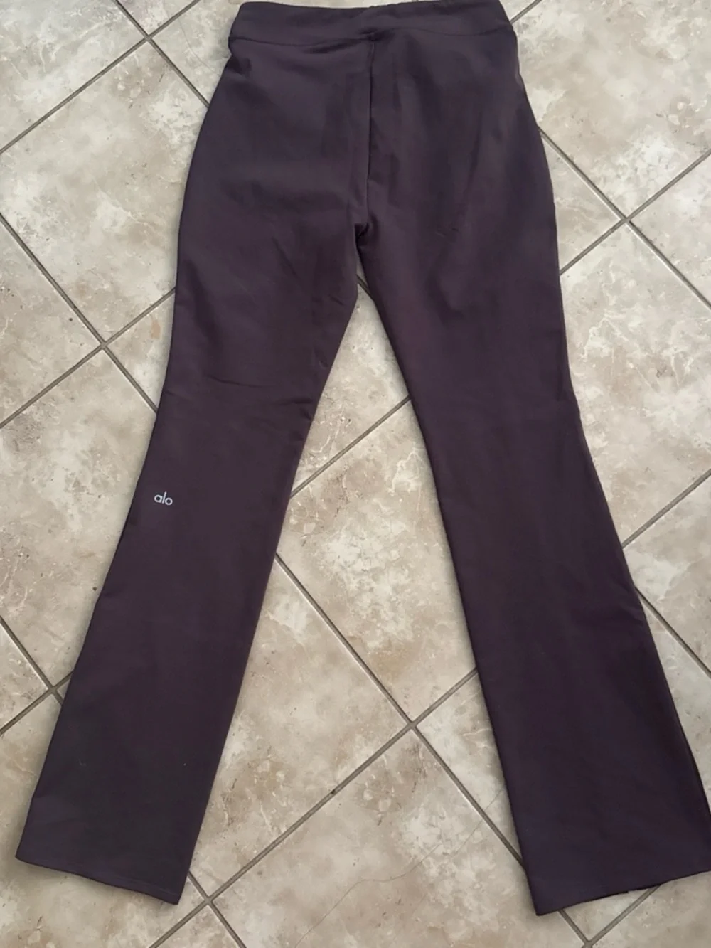 NWOT Airbrush High-Waist Flutter Flare Slit Legging Alo Yoga Raisin Size Large